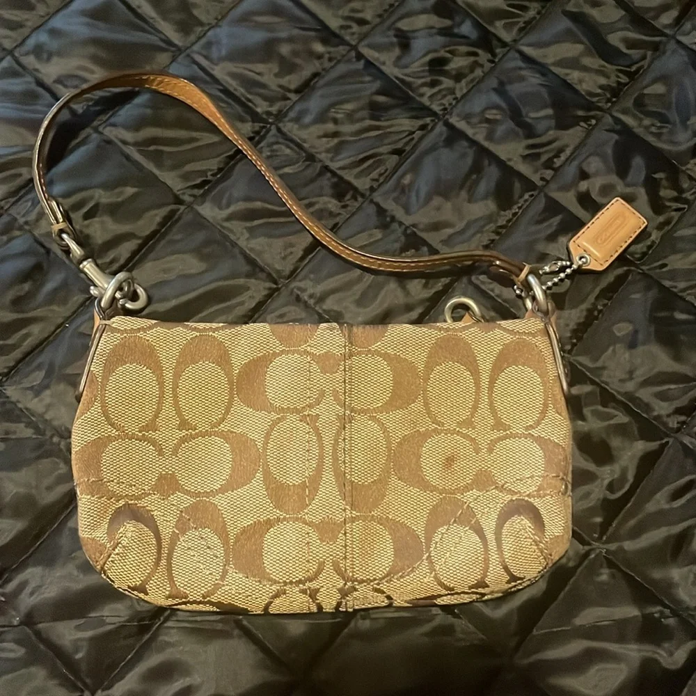 Coach Wristlet 🤎 - Picture 2 of 7
